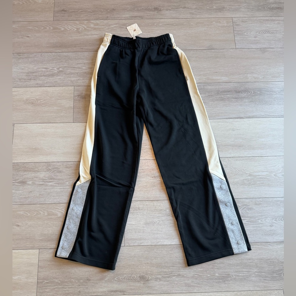 FABLETICS YEAR ROUND TERRY HIGH WAISTED
SNAP PANT WOMENS SIZE SMALL sweatpants